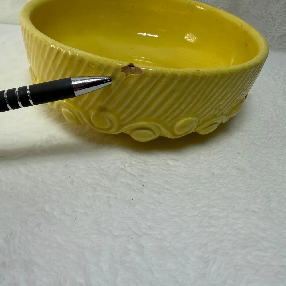 Vintage Mustard Yellow Ceramic Bowl Glossy Crazed Glaze Farmhouse Decor‎ *READ